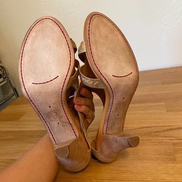 TRASK Hannah Gold Metallic Leather Huarache Look Heels Size 9.5 - Picture 7 of 8